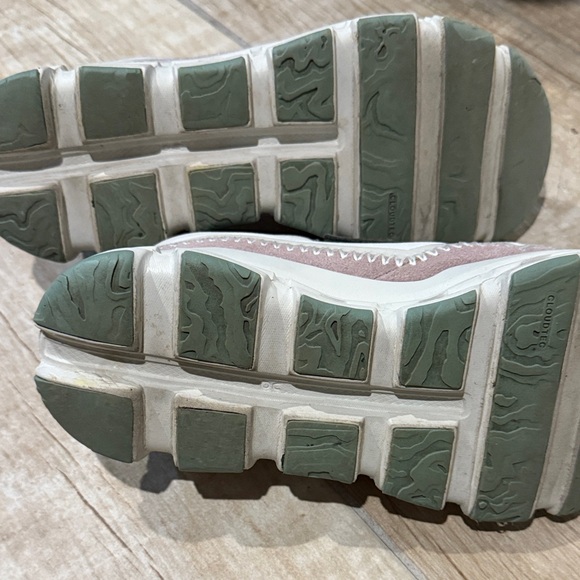 On Running Women's Shoes in Cream and Brown - Picture 12 of 12